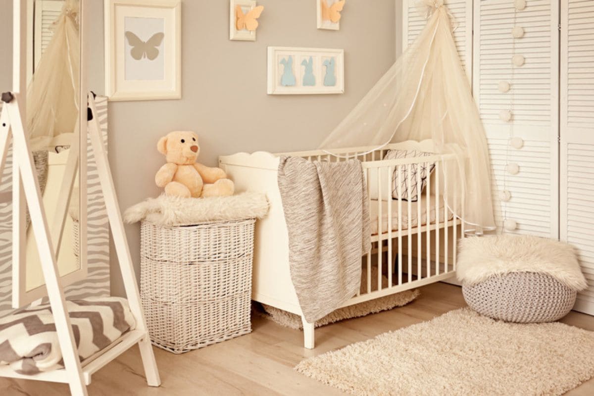 cuarto del bebé color crema